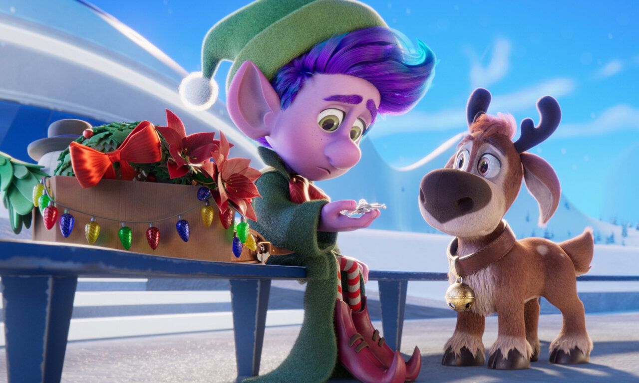 Szene aus dem Film: Mission Santa – Ein Elf rettet Weihnachten, Elf ist traurig. Rentier steht hilflos daneben