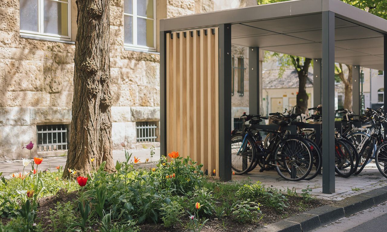 Das Düsseldorfer Design der Mobilitätsstationen - hier im Bild die am Friedensplätzchen - wurde jetzt mit dem "iF Design Award 2023" ausgezeichnet