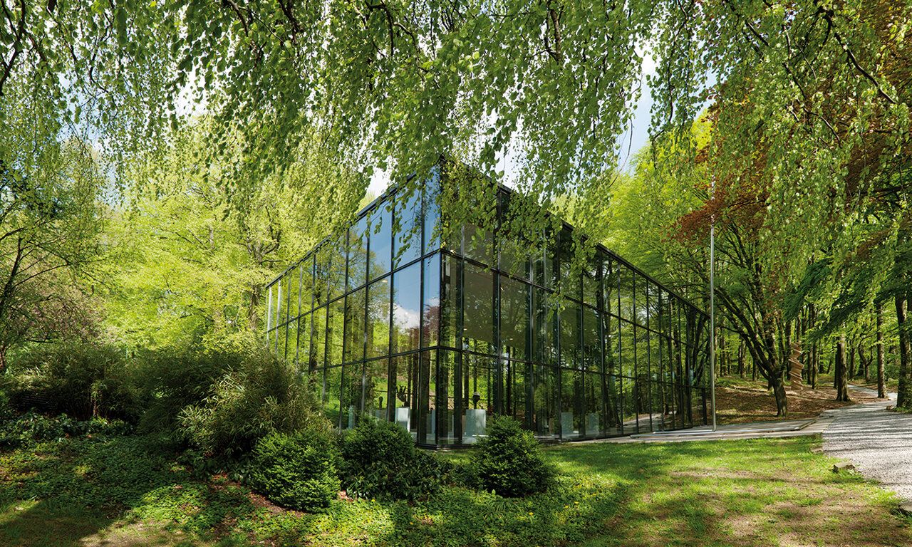 Glaspavillon im Skulpturenpark Waldfrieden