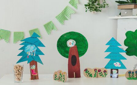 aus papier und Pappe selbstgebastelte Deko für den Kindergeburtstag