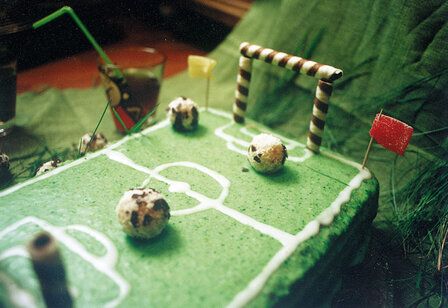 Kuchen, der so aussieht wie ein Fußballfeld