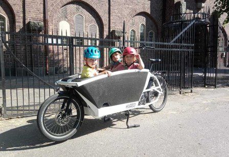 Kinder im Lastenrad