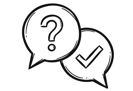 Sprechblasen, die Frage und Antwort symbolisieren. Ein Fragezeichen und ein Haken in jeweils einer Sprechblase