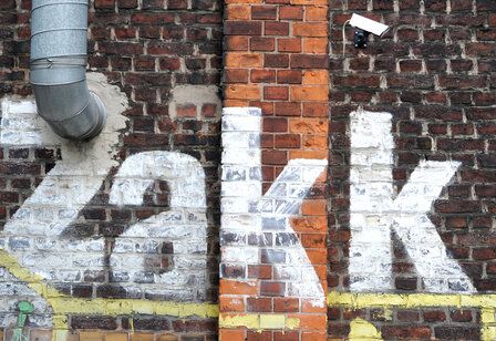zakk  Außenansicht Mauer mit Grafitty