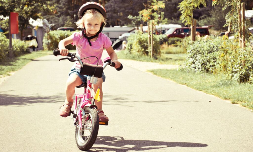Kind auf Fahrrad