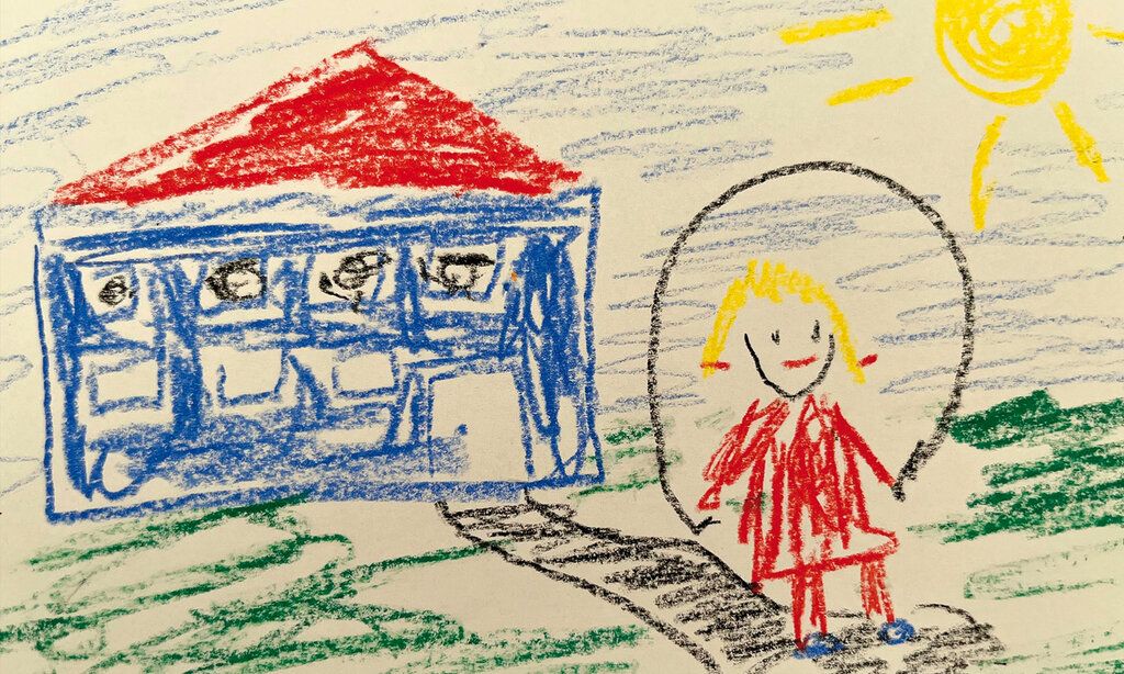 mit Wachsmalstift gezeichnetes Kinderbild, Kind springt Seilchen vor einem Haus
