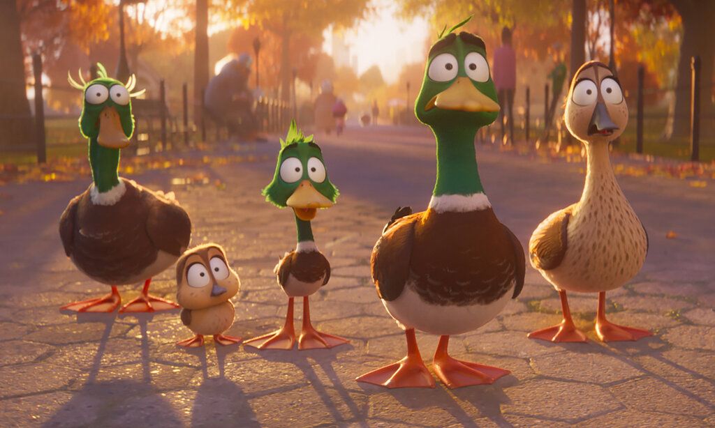 Animationsfilm, eine Entenfamilie bestehend aus vier Enten und ein Küken stehen auf einem Gehwegund gucken erstaunt, herbstlich-sonnige Stimmung