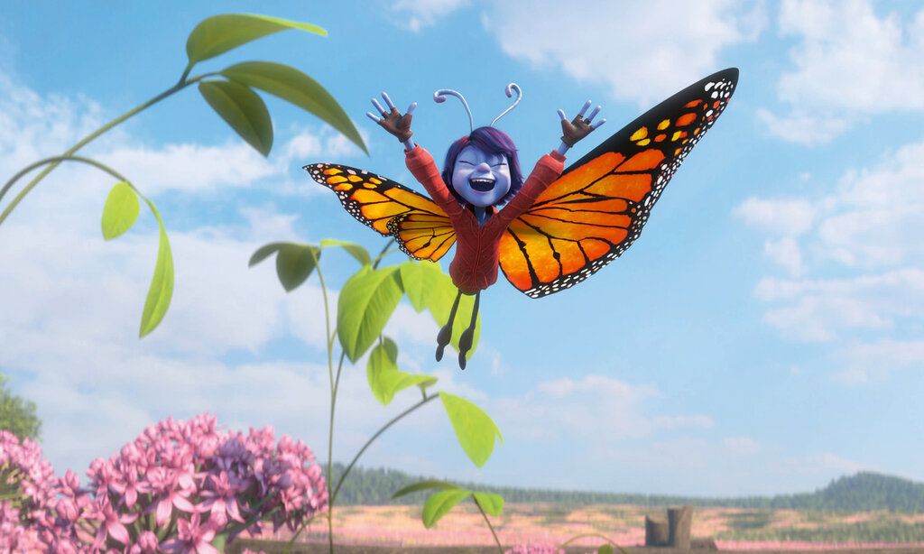 Animationsfilm, Schmetterling mit blauem Kinderkopf fliegt durch das Land und jubelt