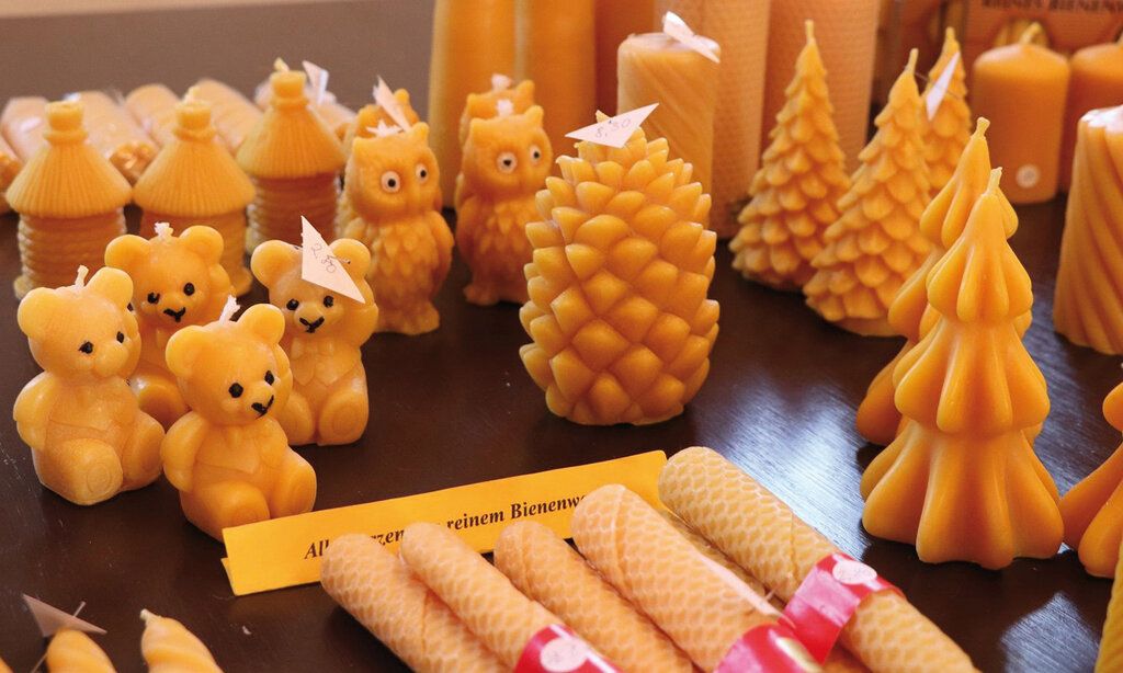 Bienwachskerzen in Form vom Tannenzapfen, Bären, Eulen und ähnlichem