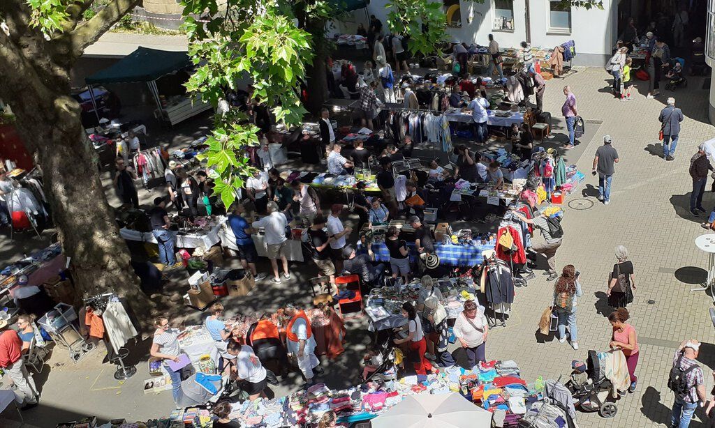 Trödelmarkt der Jugendetage der Kreuzkirche.