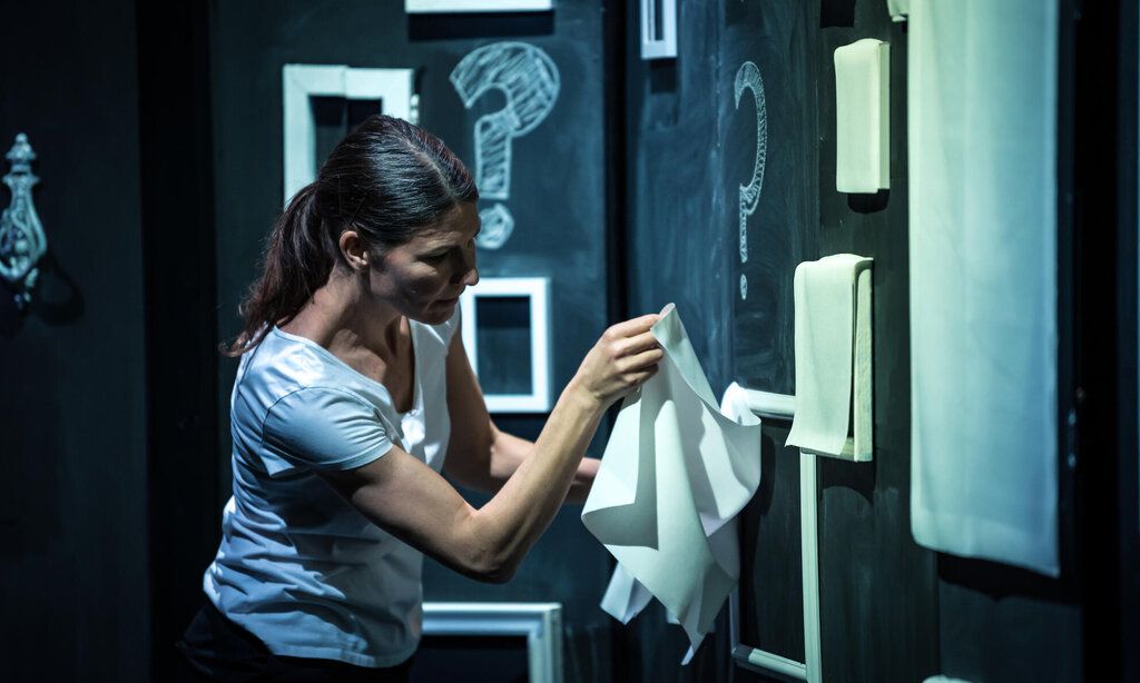 Fetter Fisch – Performance I Theater mit dem Stück „Alice im Wunderland – ein Spiel mit der Wirklichkeit“
