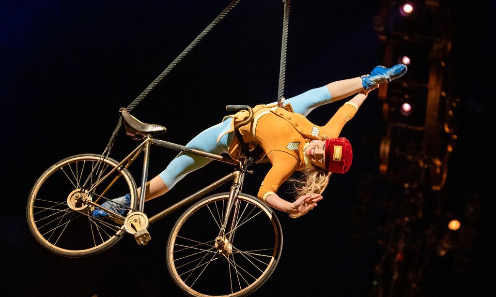 Cirque du Soleil: KURIOS
