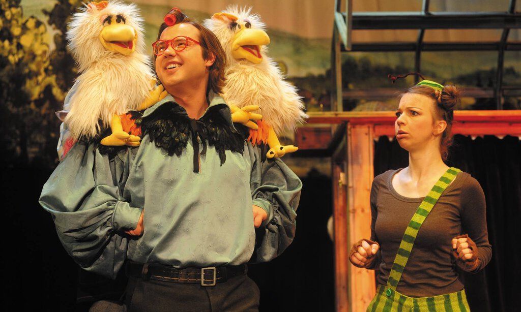 Szene aus Pettersson und Findus, gespielt vom Jungen Theater Bonn.