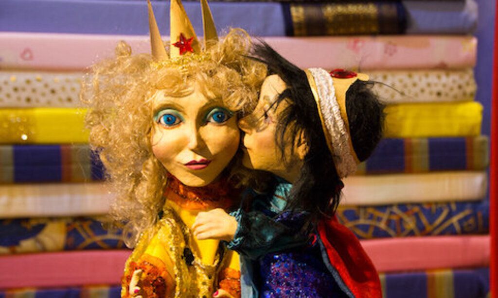 Handpuppen aus dem Stück „Prinzessin auf der Erbse“