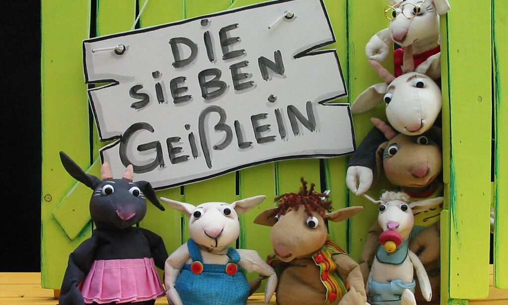 Szene aus dem Puppenspiel „Die sieben Geisslein“
