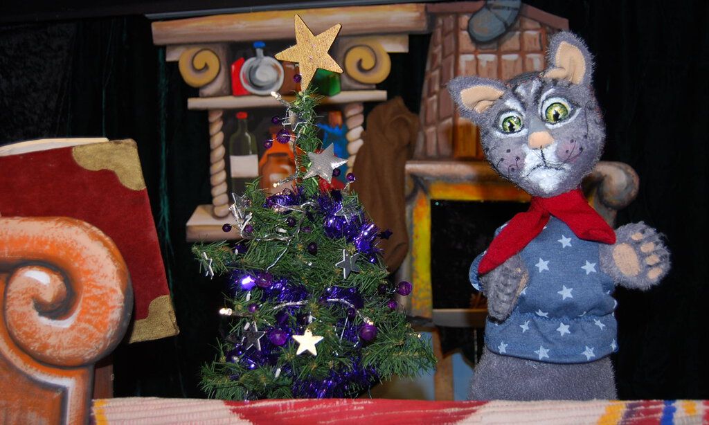 Szene aus dem Puppenspiel „ Weihnachtsfest im Zauberwald“