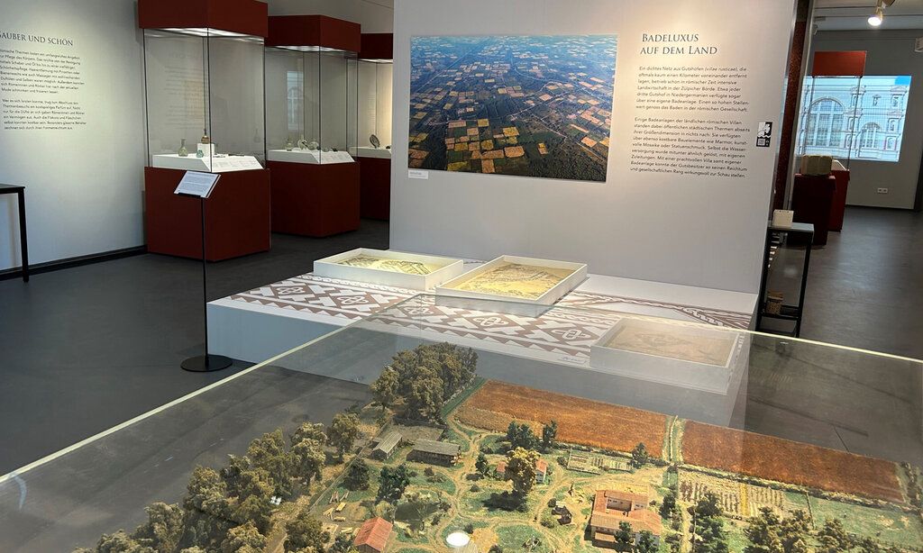 Blick in die Ausstellung Luxuria Römertherme Zülpich