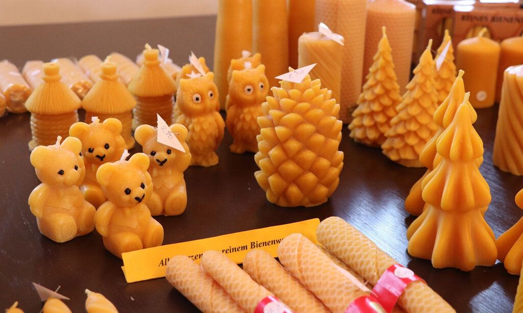 Bienenwachskerzen auf dem Nikolausmarkt Zons