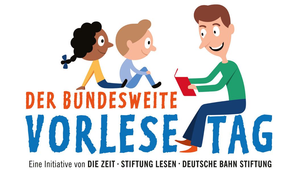 Illustration, Mann liest zwei Kindern aus einem Buch vor, die Figuren sitzen auf dem Schriftzug des Vorlesetags