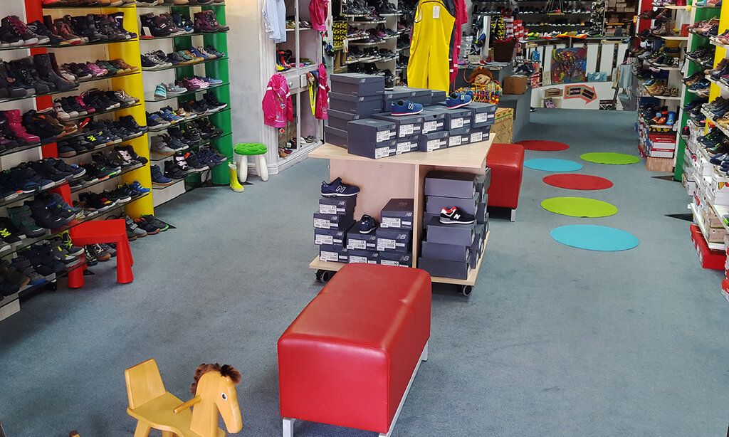 Dengler Schuhe Verkaufsraum Anprobe
