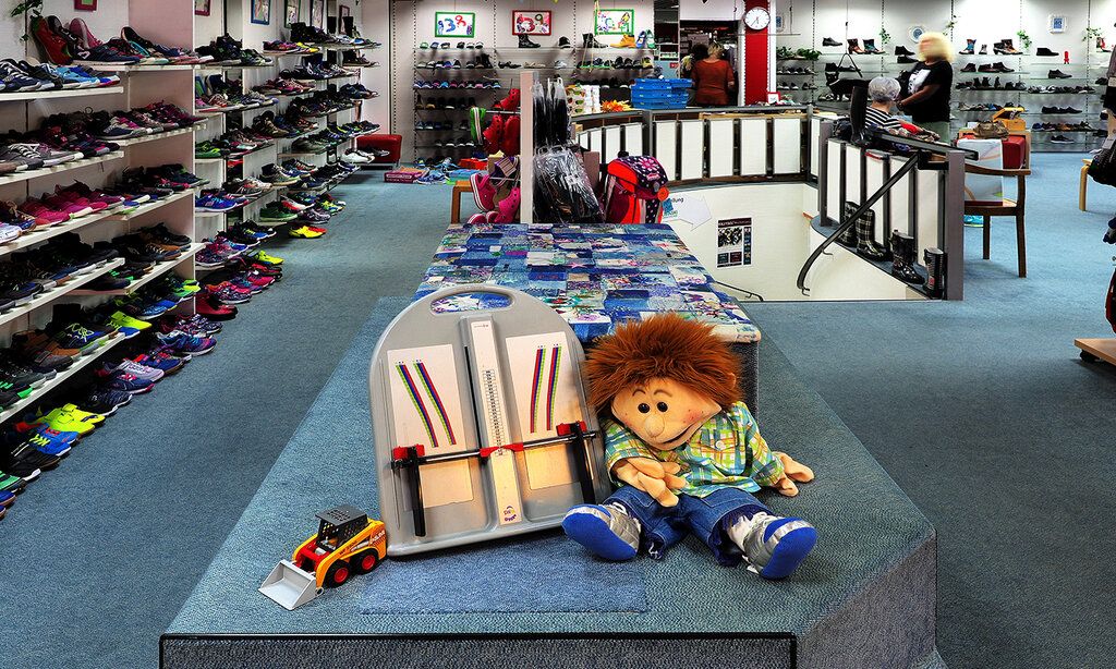 Verkaufsraum Dengler Schuhe mit Fußmesser