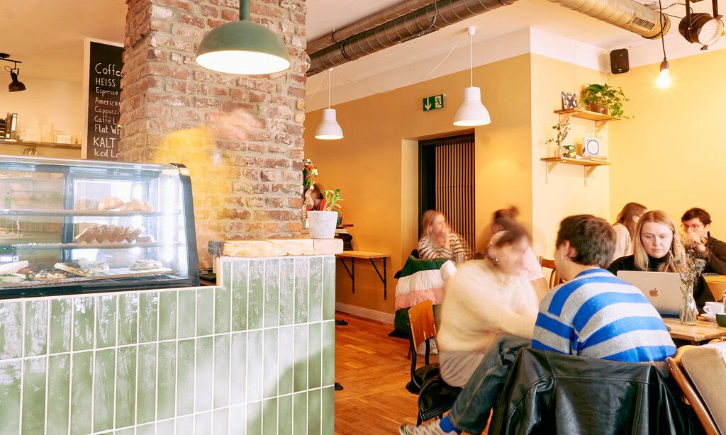 Innenansicht des Cafés Die Fliese