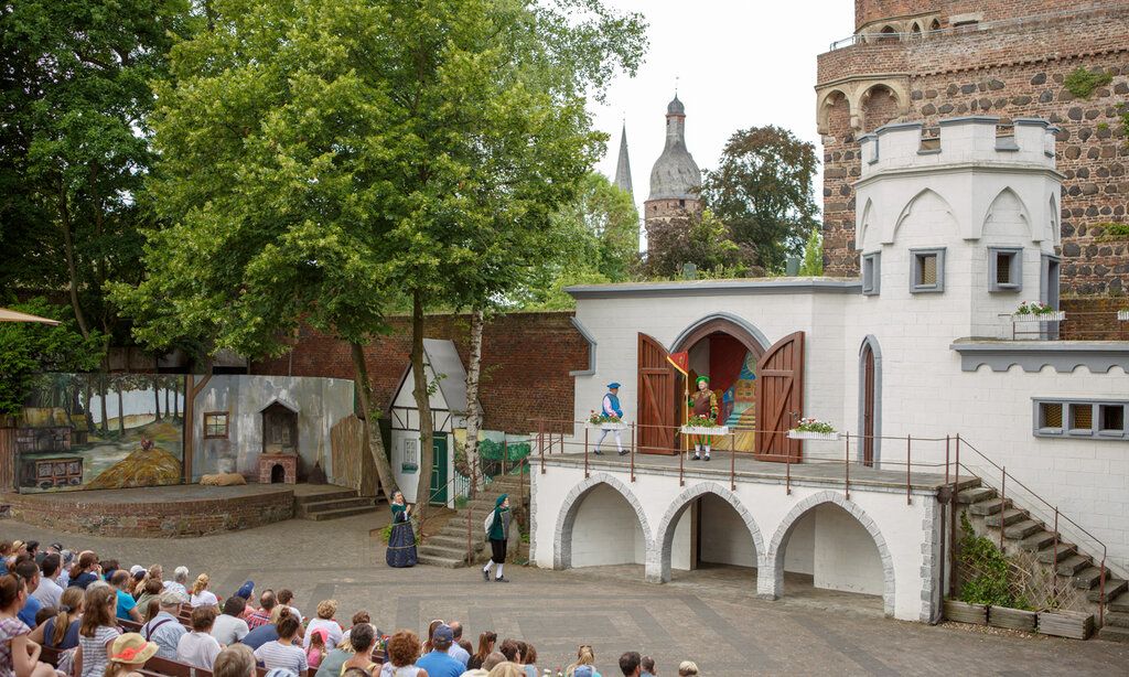 Märchenspiel auf der Freilichtbühne Zons