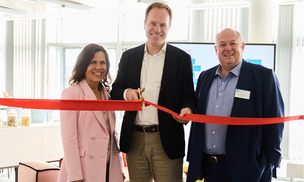 Oberbürgermeister Dr. Stephan Keller eröffnete das Ausbildungsbüro gemeinsam mit Olaf Wagner, Beigeordneter für Personal, Organisation, Digitalisierung und Bürgerservice, und Bettina Mötting, Leiterin des Hauptamtes.