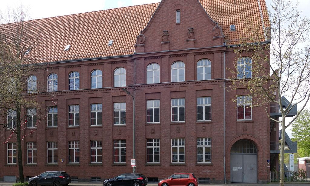 Gymnasium Bernburger Straße Düsseldorf von außen