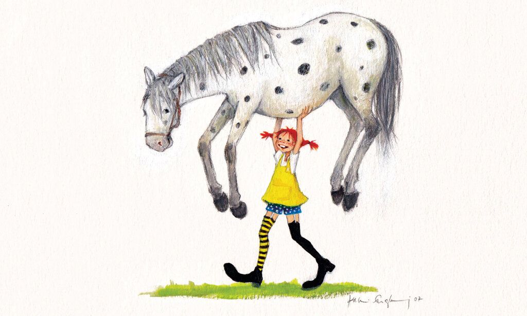 Pippi Langstrumpf hebt das Pferd kleiner Onkel hoch und trägt es lachend