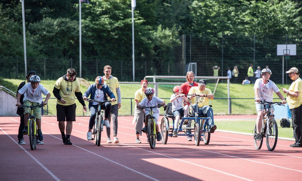 Special Petit Départ für Kinder mit Handicap im Rather Waldstadion.