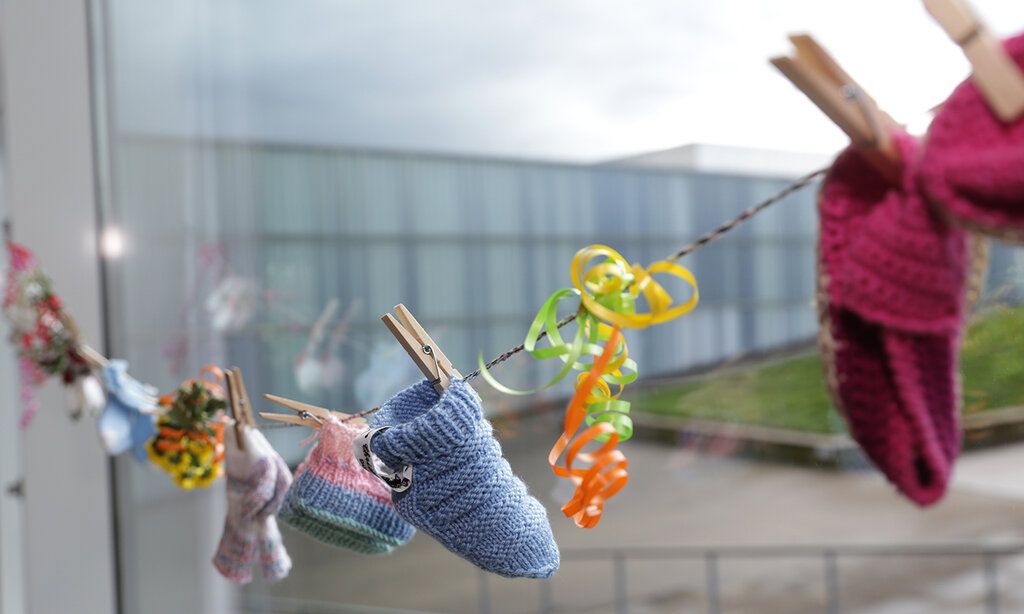 16.04.2024, Medientermin 16.4.24: Kaffeetafel zum Dank für Söckchenstrickerinnen und -stricker, Foto: Ingo Lammert
