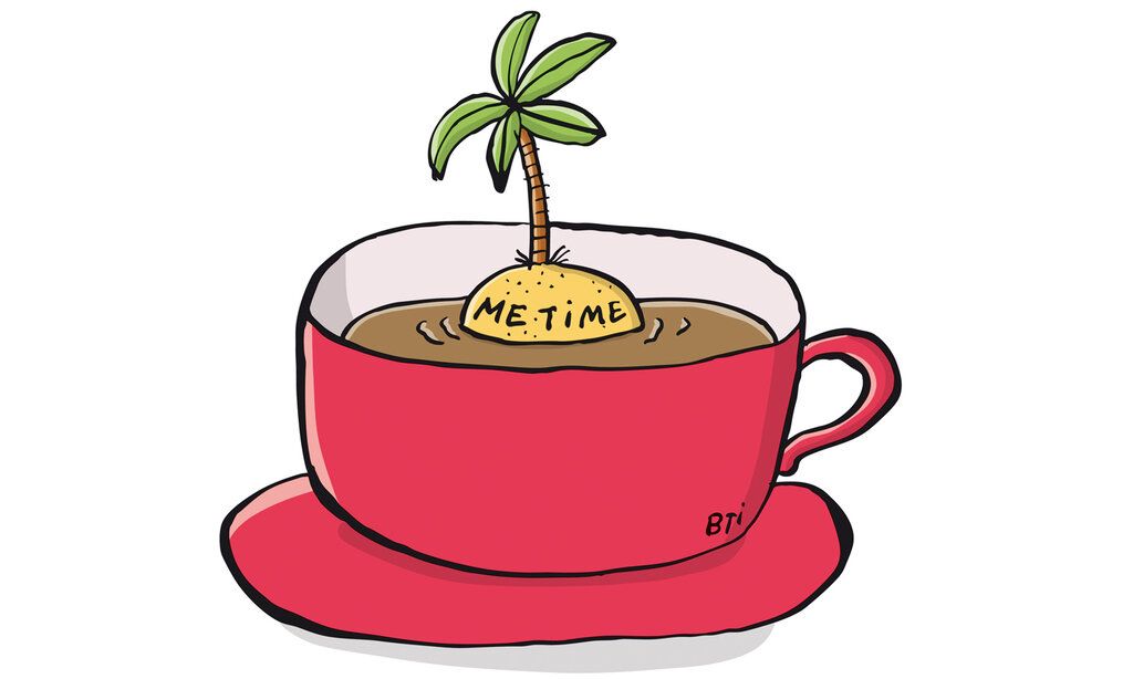 eine rote Kaffeetasse, in der Mitte des Kaffees ist eine Insel, auf der steht: me-time. Illustration für die Vater-Kolumne