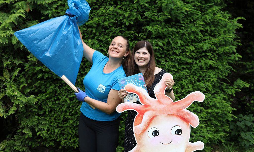 Victoria Blocksdorf und Alina Gries (von links) unterstützen das Projekt des Aquazoo zum World Oceans Day am 8. Juni