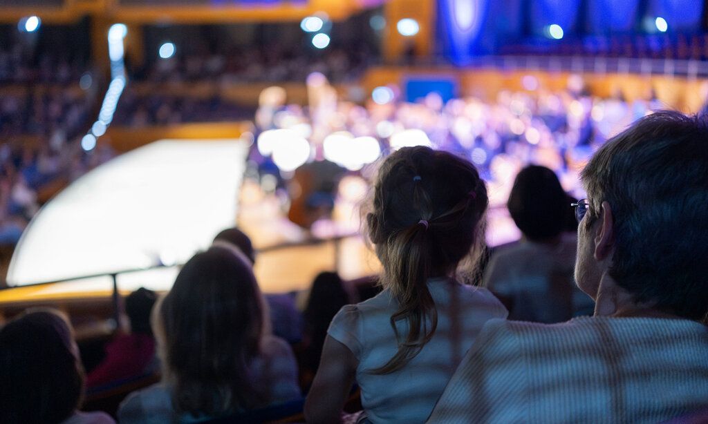 Kinder im Publikum bei einem Konzert in der Tonhalle