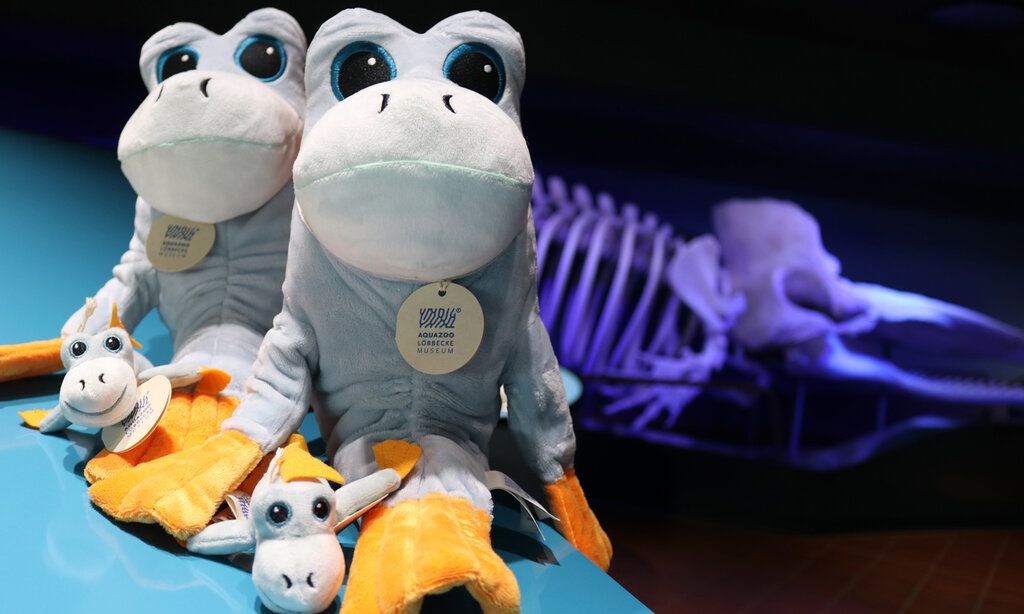 Zwei Plüschtiere, Maskottchen Fred Aquazoo