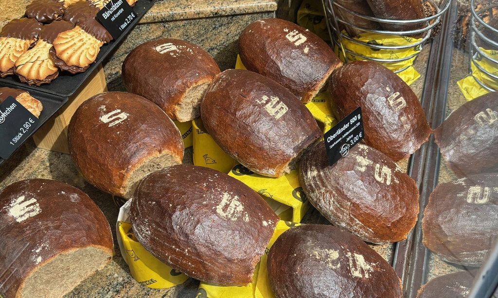 Oberländer Brote im Schaufenster von Hinkel