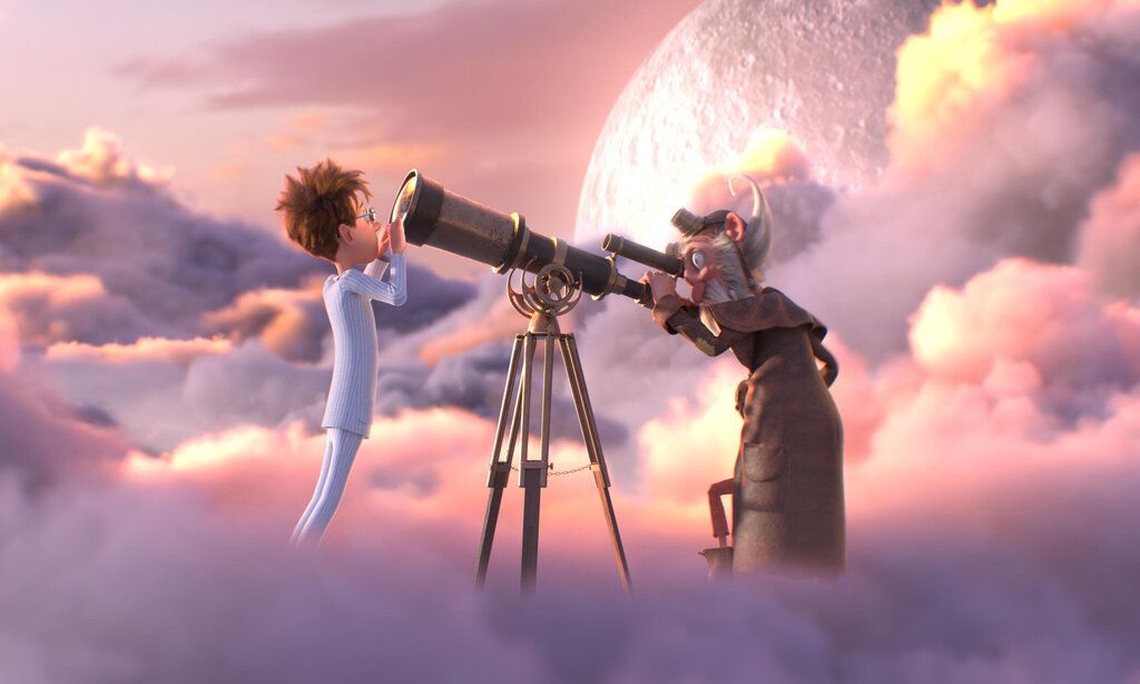 Filmszene aus Peterchens Mondfahrt, zwei Anmationsfiguren mit Teleskop in den Wolken