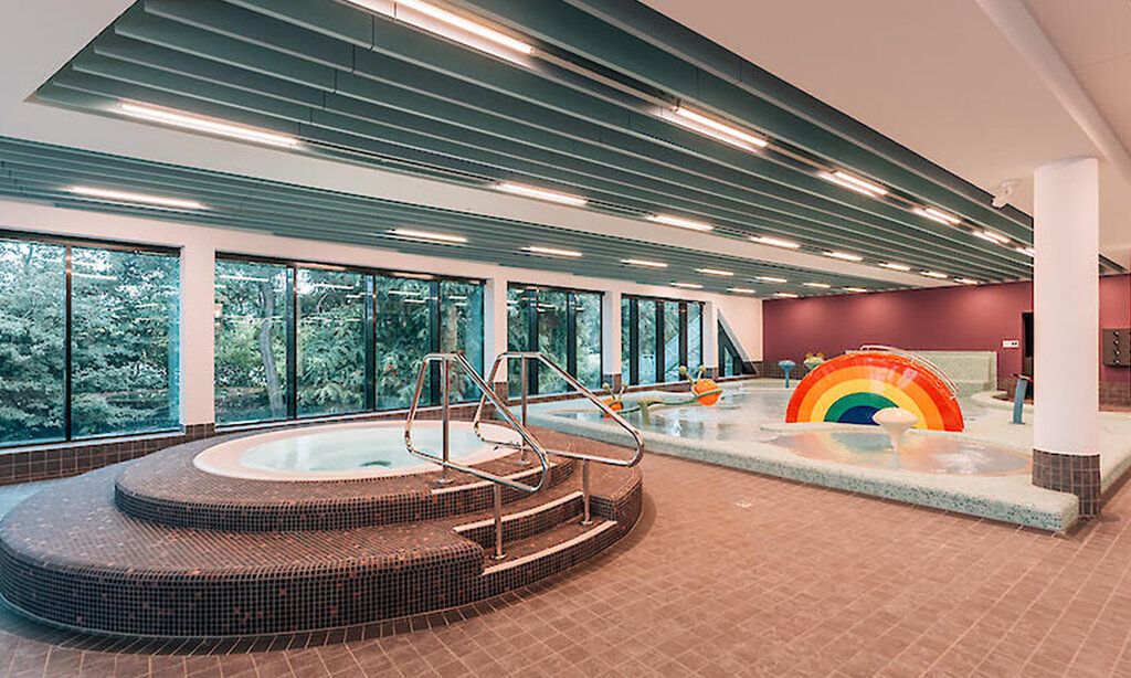 Innenraumdes schwimmbades Rheinblick 741