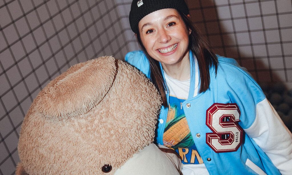 Sängerin Senta mit Teddybär