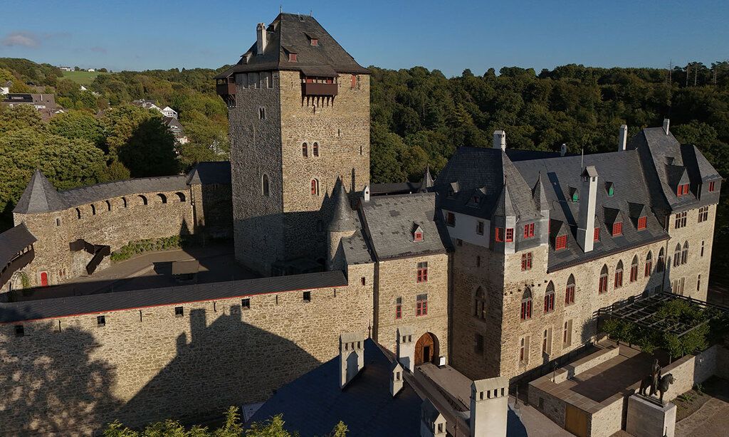 Schloß Burg  außenansicht von oben