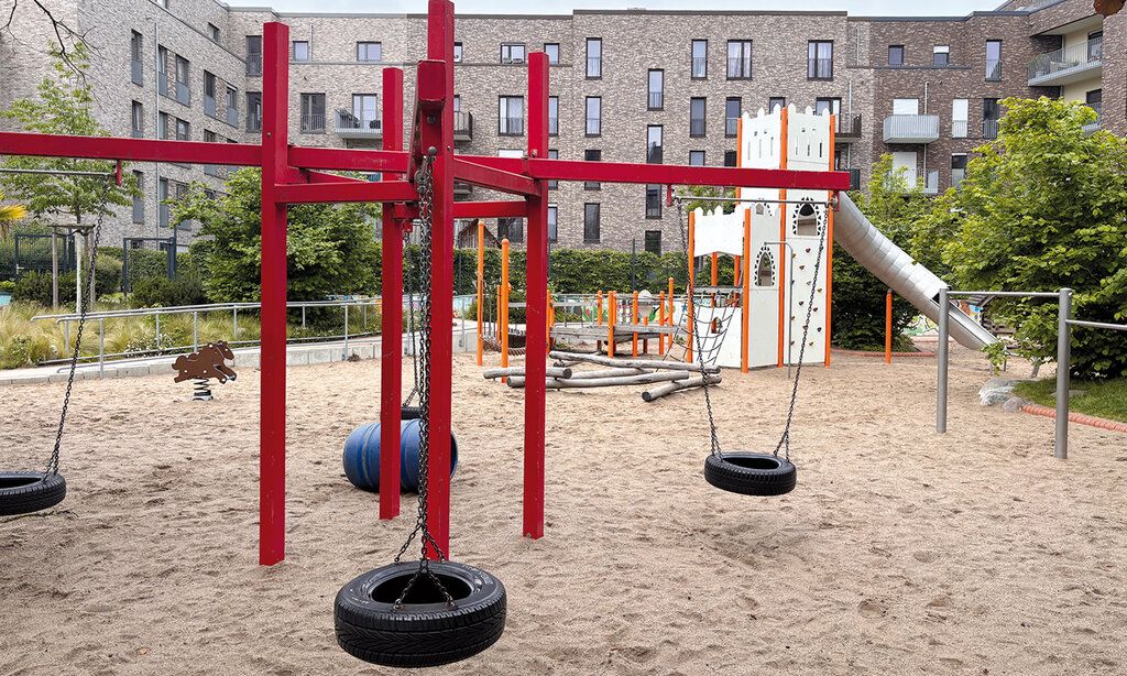 Reifenschaukeln auf dem Spielplatz Spieloase