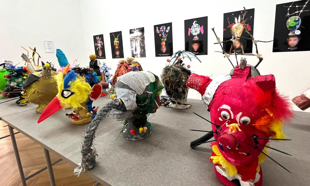 Exponate der Ausstellung „Tierisch anders“ im Stadtmuseum Düsseldorf