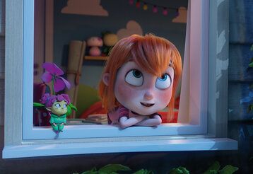 Animiertes Kind guckt nachts aus dem Fenster und spricht mit einer kleinen Fee, die auf der Fensterbank sitzt