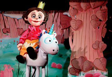 Szene aus dem Puppentheater Das Neinhorn