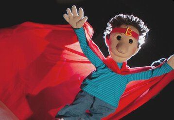 Bettmän kann nicht schlafen, gespielt vom Tandera Figurentheater.