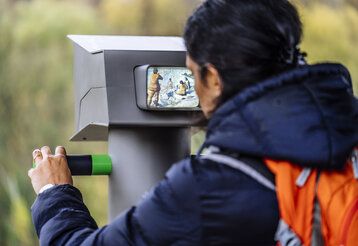 Digitales Fernrohr auf dem Erlebnisturm des Neanderthal Museums.