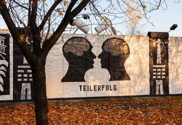 Parlament der Bäume Copyright Berliner Mauer, Forograf: Jürgen Hochmuth