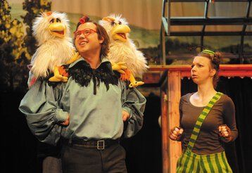 Szene aus Pettersson und Findus, gespielt vom Jungen Theater Bonn.