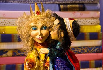 Handpuppen aus dem Stück „Prinzessin auf der Erbse“